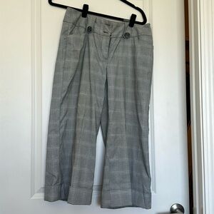 Robert Lewis Capri Pants 🤍